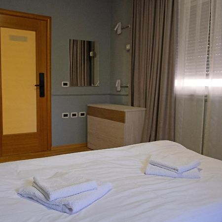 Mandarine Hostel Tirana Extérieur photo