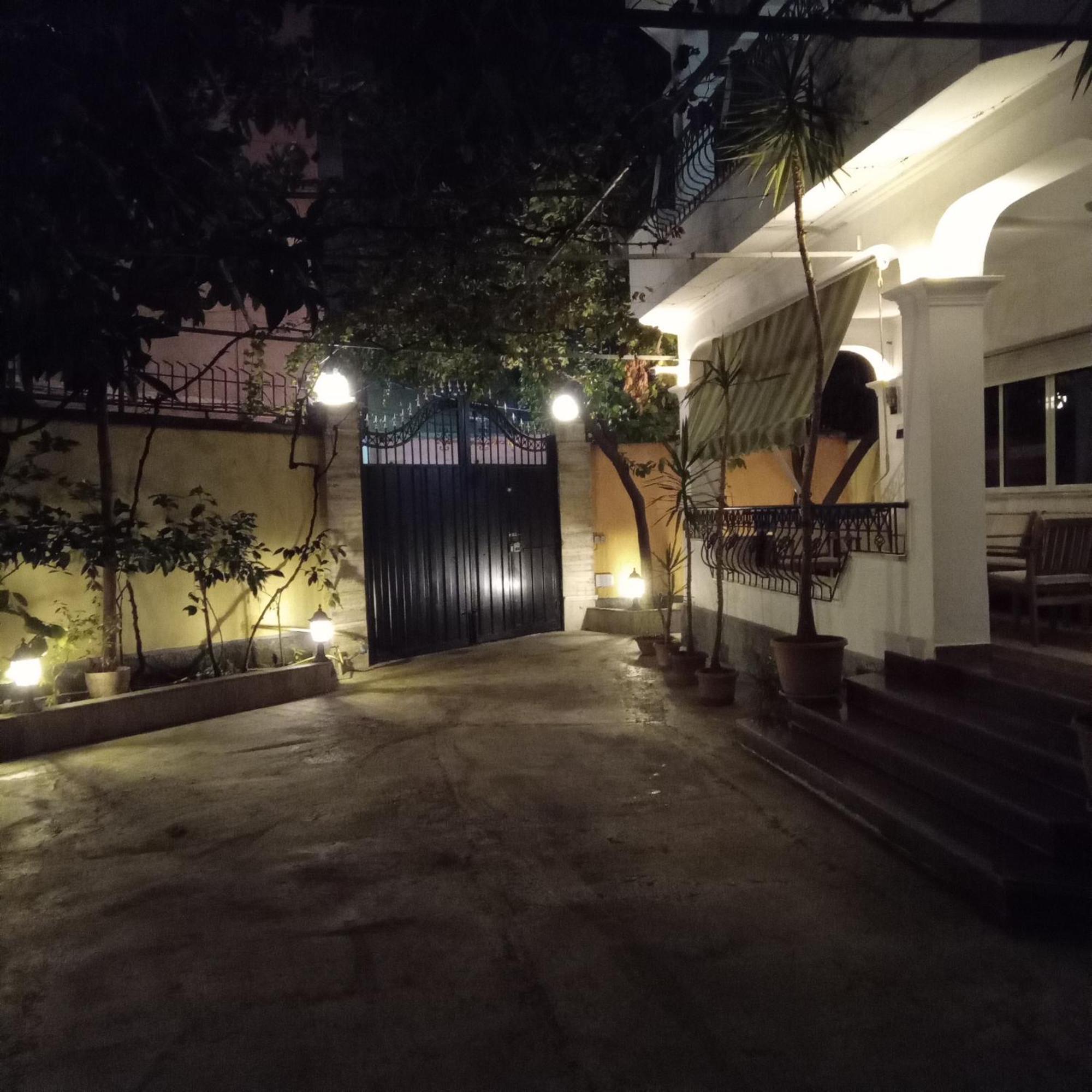 Mandarine Hostel Tirana Extérieur photo