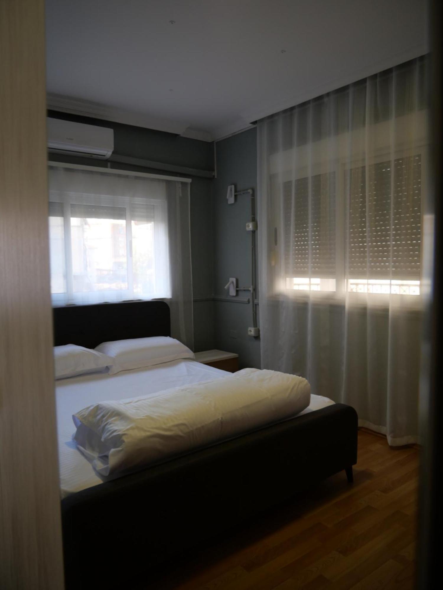 Mandarine Hostel Tirana Extérieur photo