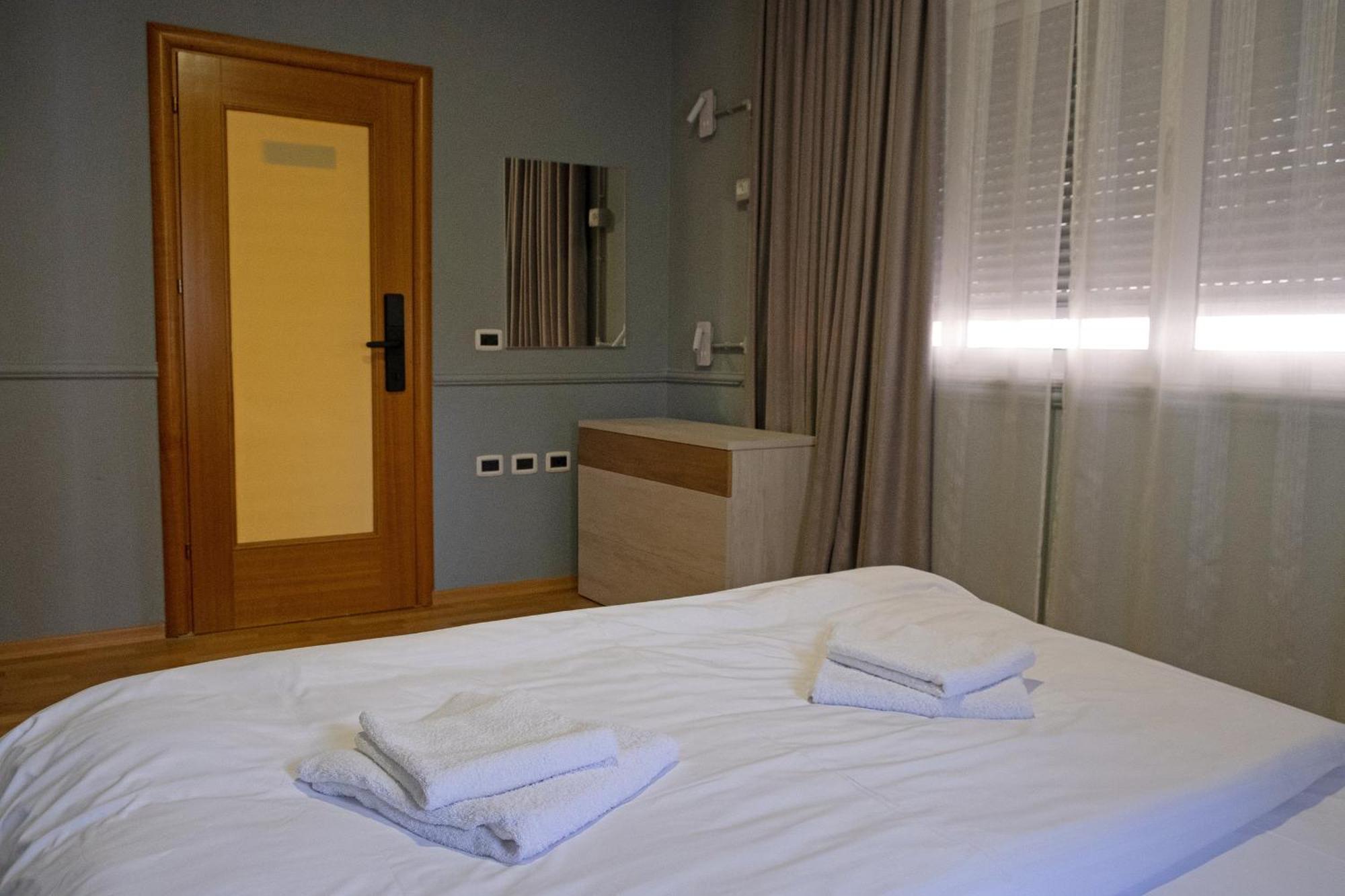 Mandarine Hostel Tirana Extérieur photo