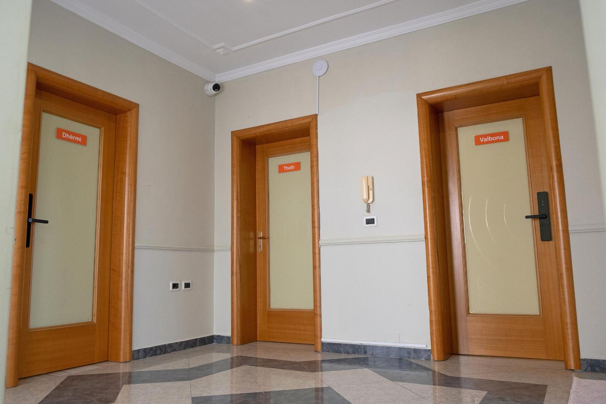 Mandarine Hostel Tirana Extérieur photo