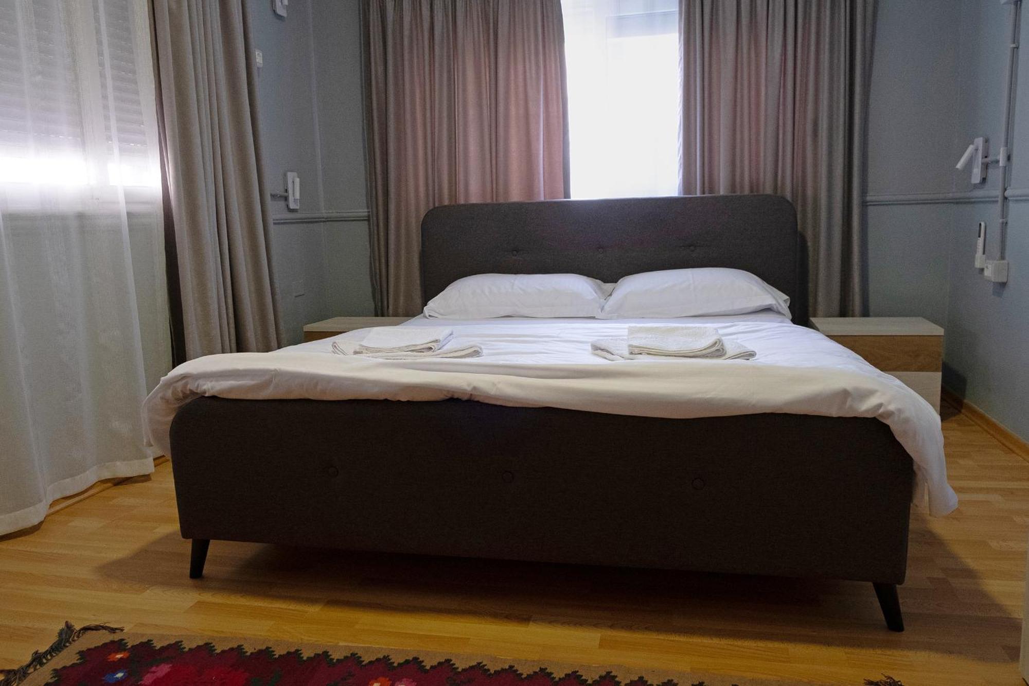 Mandarine Hostel Tirana Extérieur photo